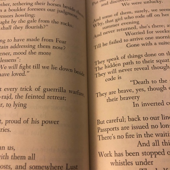 The Collected Poetry of W.H. Auden hardcover - Picture 8 of 11